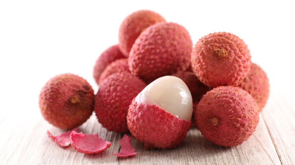 Fresh and Juicy Litchi 500 Gm